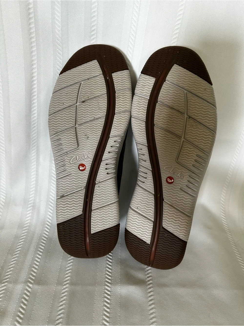 Clarks Unmaslow Easy Slip-On Shoes Loafers Navy White Mens 8 Perforated Casual